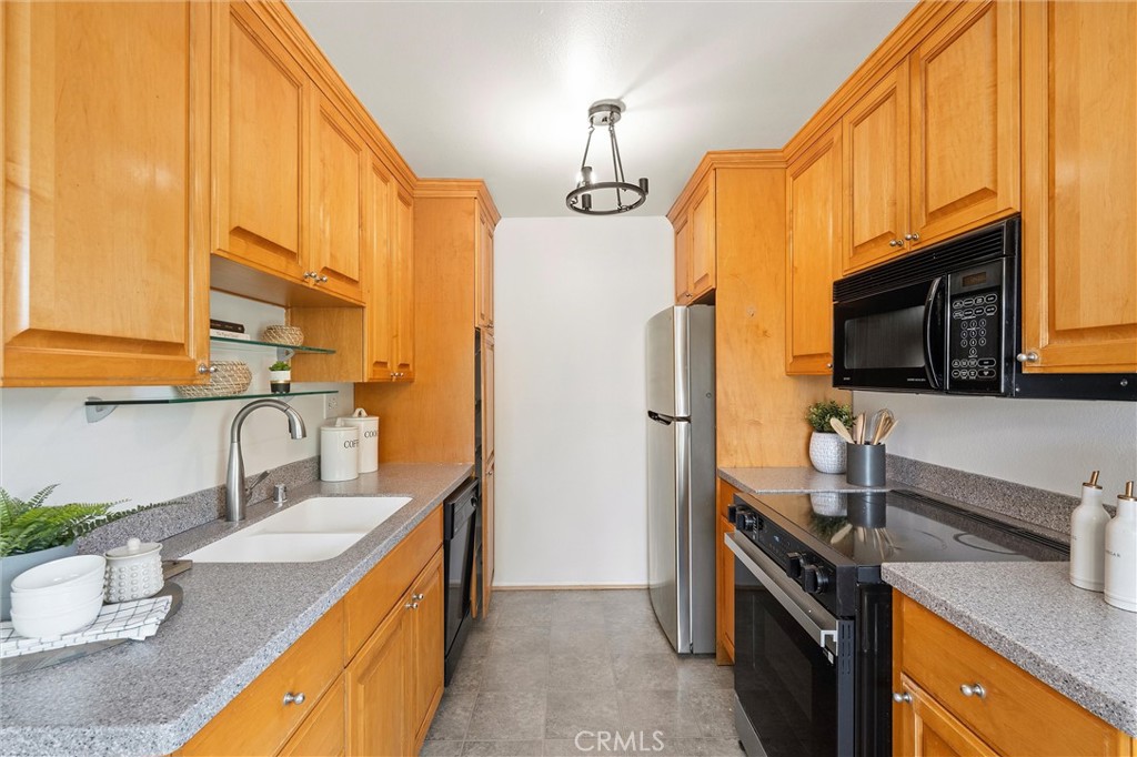 372 Carroll E 201 Property Photo 8