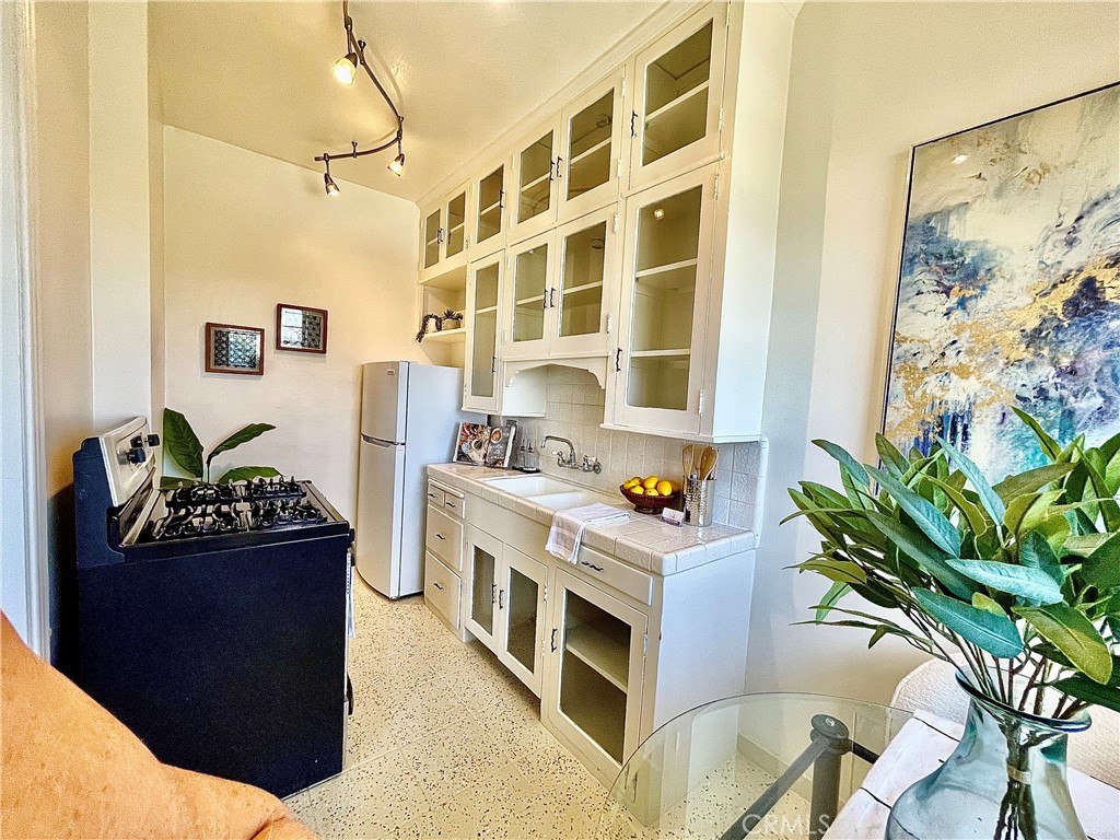 1030 E Ocean 703 Property Photo 17