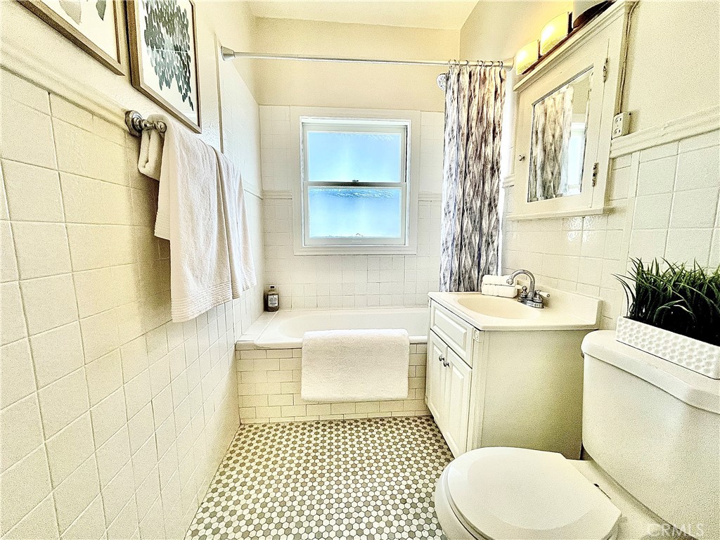 1030 E Ocean 703 Property Photo 21