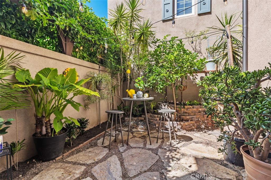 80 Great Lawn Property Photo 2