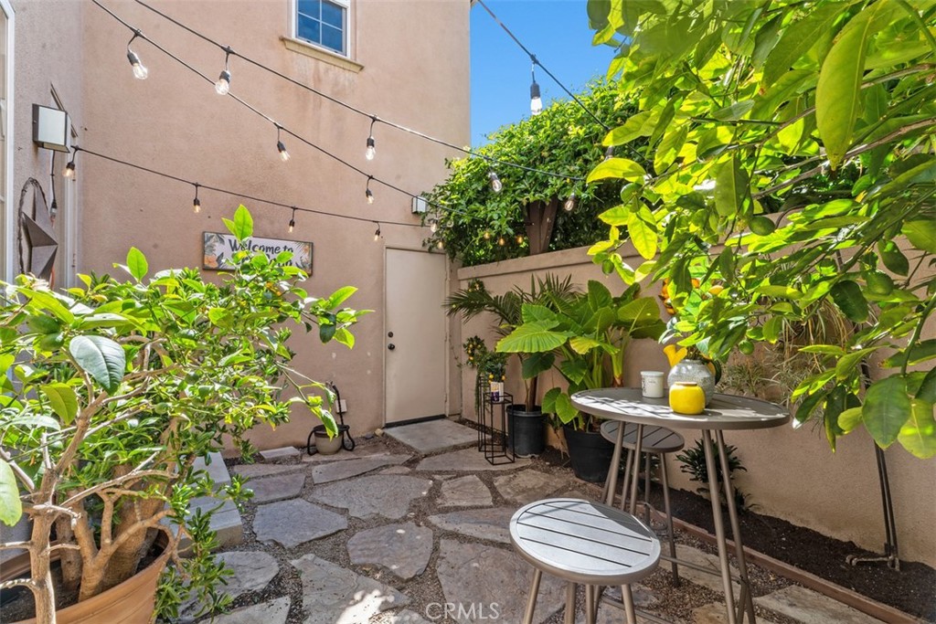 80 Great Lawn Property Photo 4