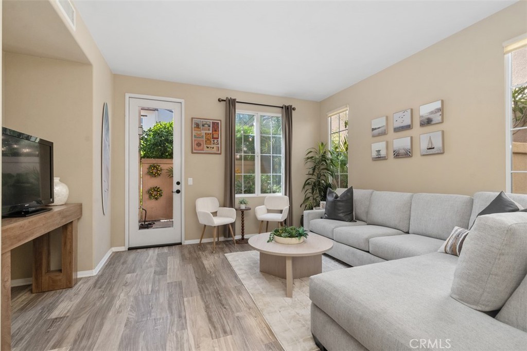 80 Great Lawn Property Photo 8