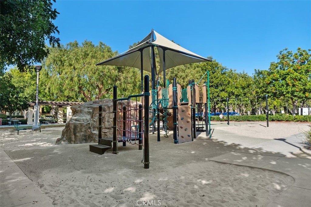 80 Great Lawn Property Photo 39
