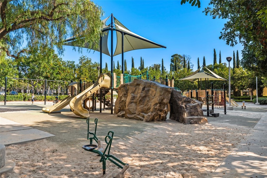 80 Great Lawn Property Photo 41