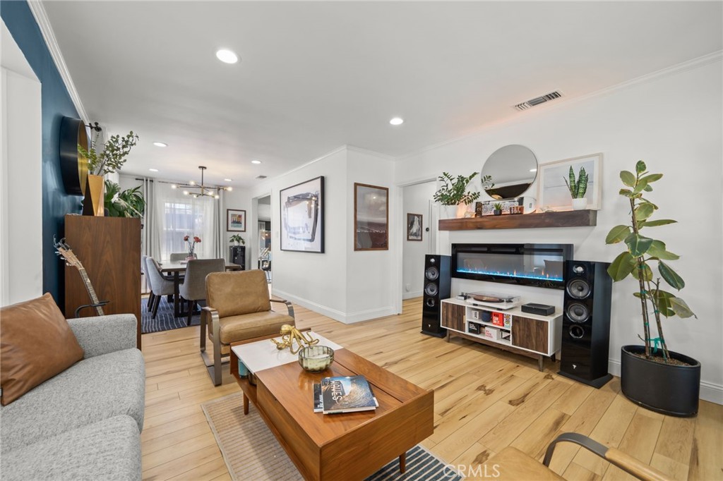5438 E Walkerton St. Property Photo 6