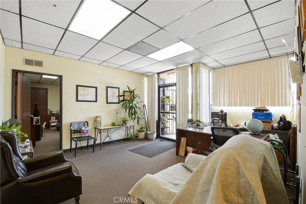 623 Young Street Property Photo 8