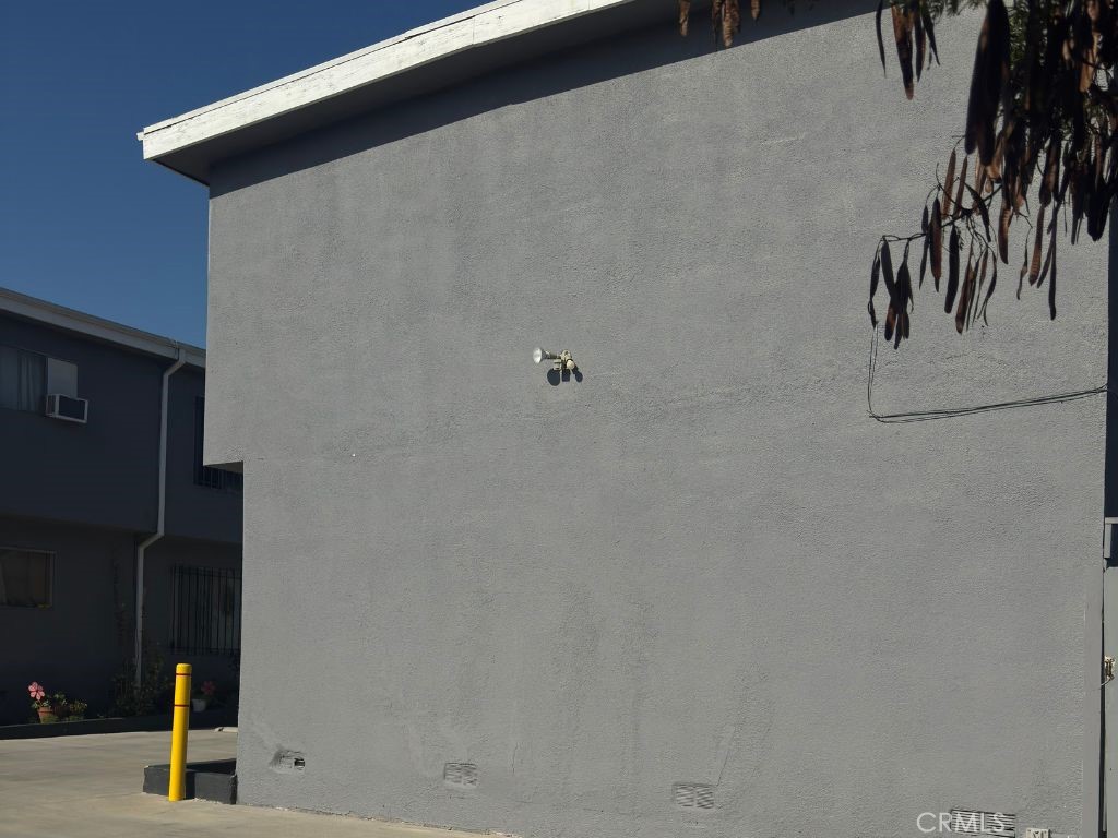 2714 Queen Property Photo 2