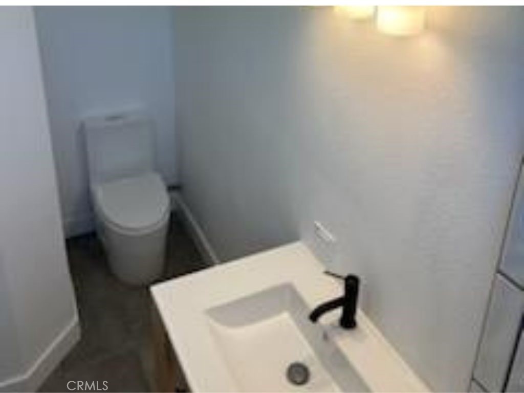 2714 Queen Property Photo 9
