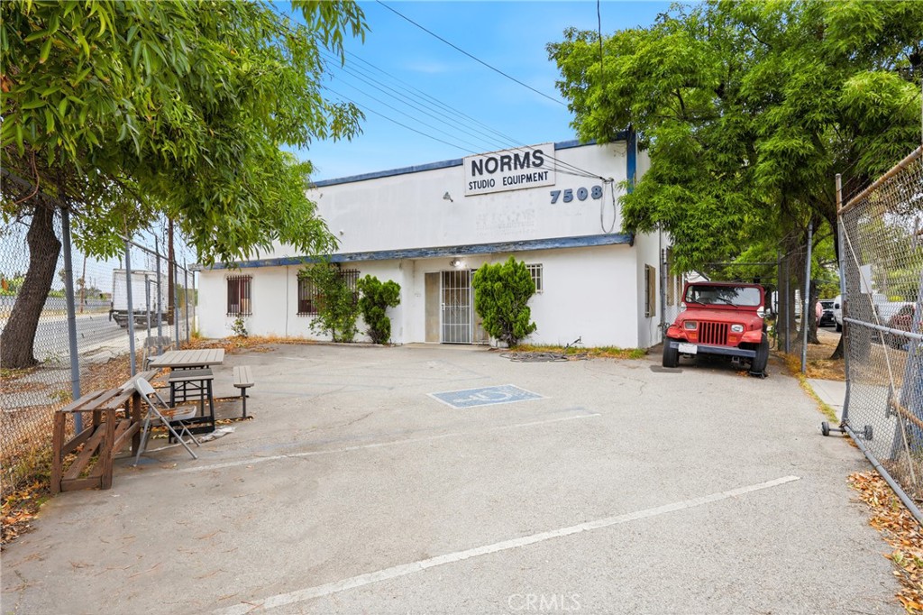 7508 San Fernando Road Property Photo 2