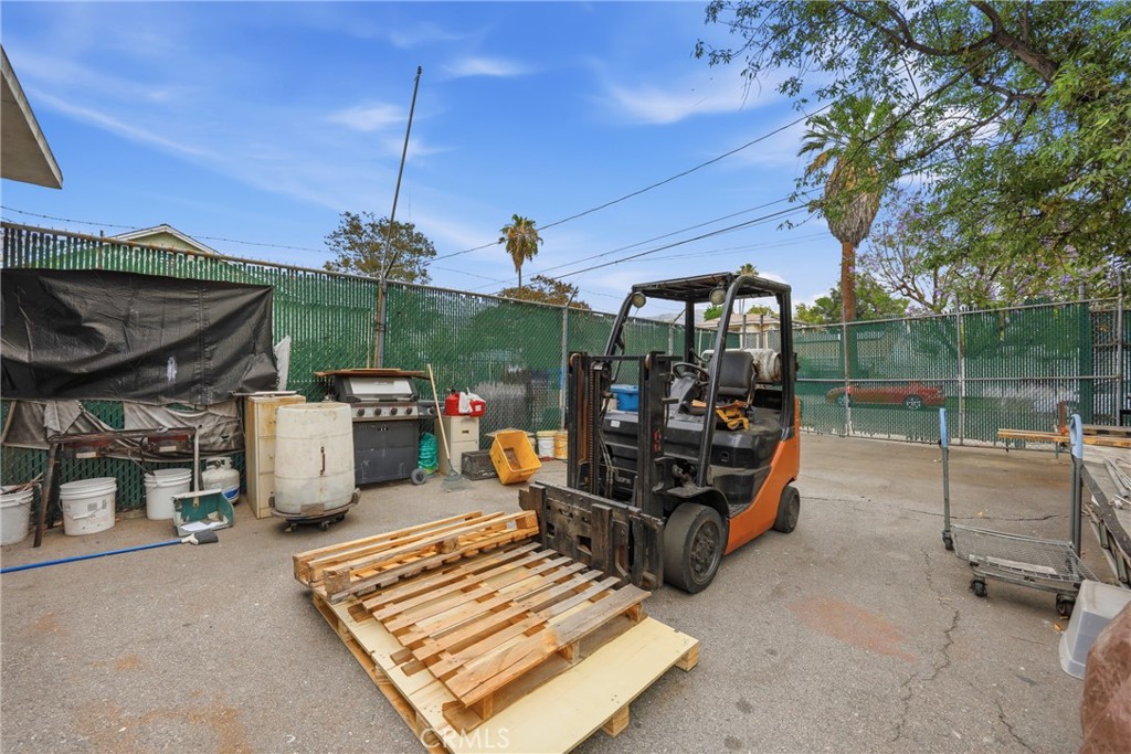 7508 San Fernando Road Property Photo 16