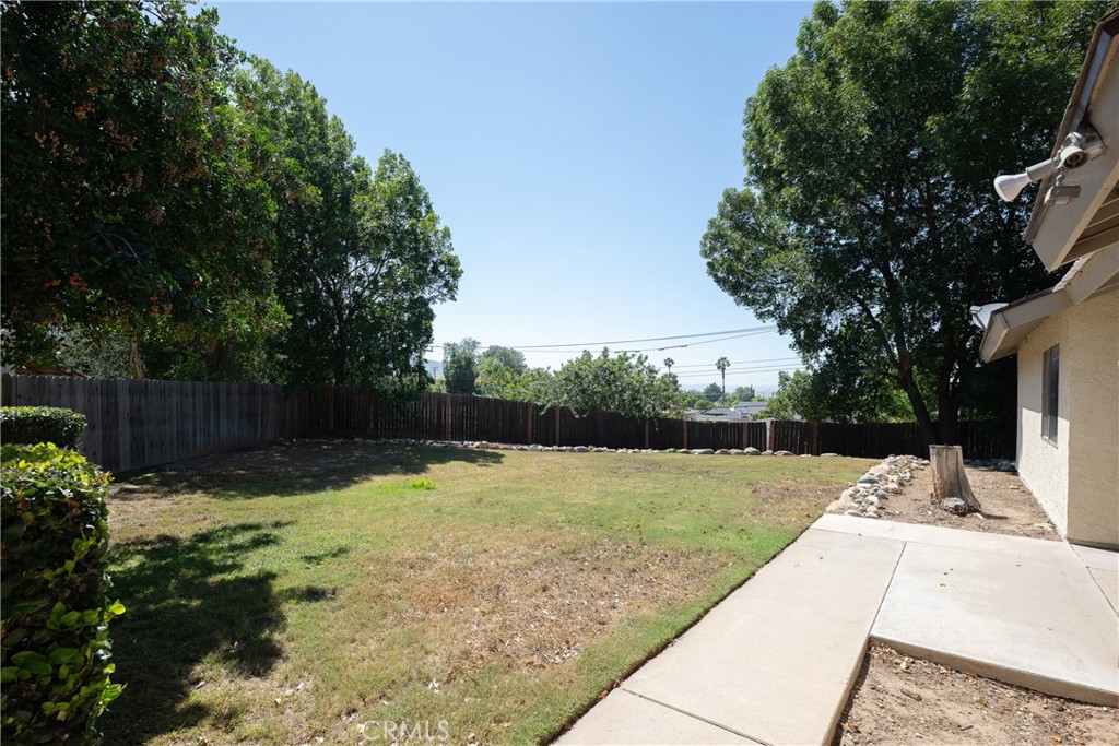1589 Camelot Property Photo 4