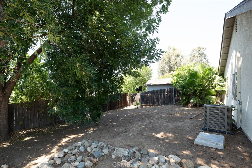 1589 Camelot Property Photo 6