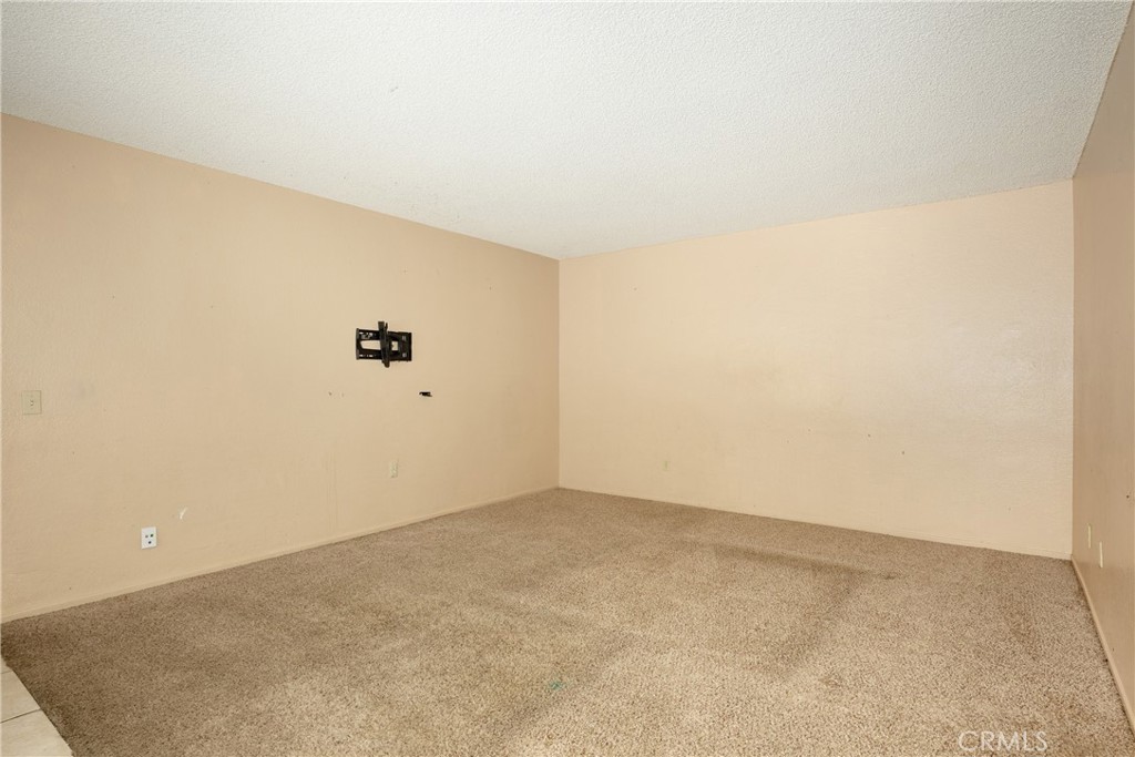 1589 Camelot Property Photo 8