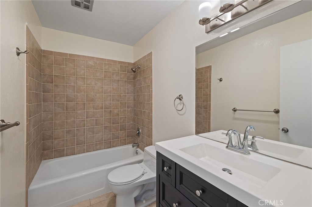 1187 E 3rd 202 Property Photo 18