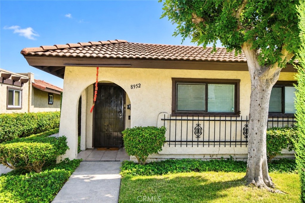 8952 Barcelona Property Photo 1
