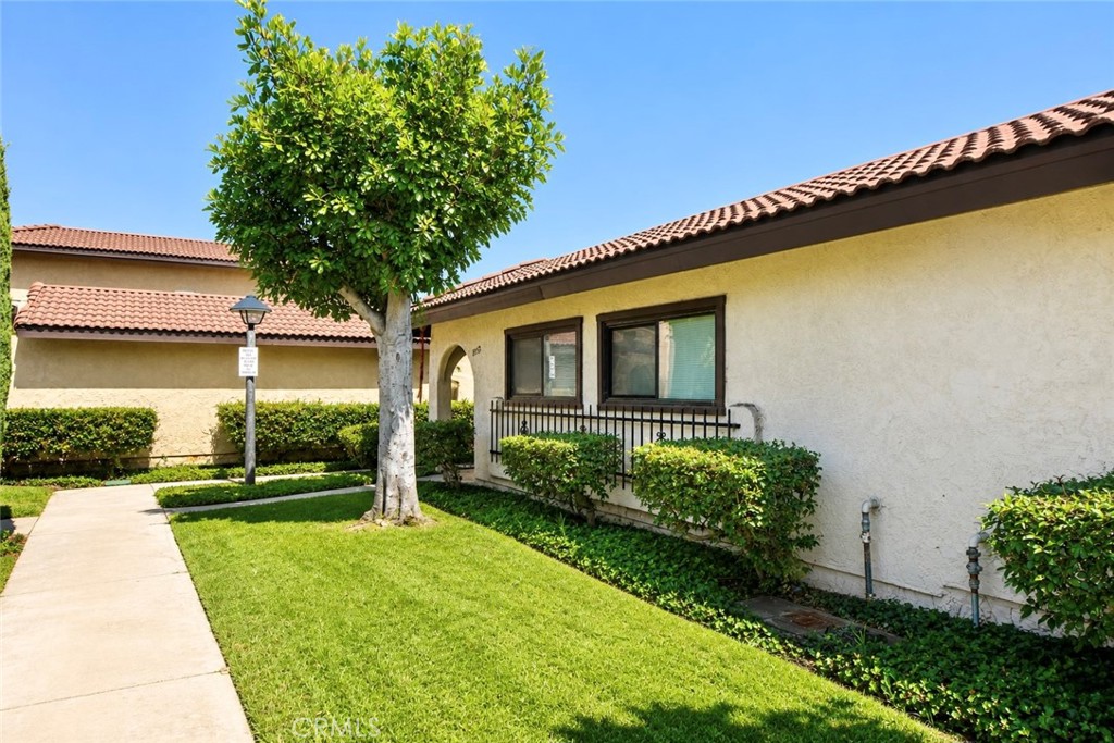 8952 Barcelona Property Photo 3