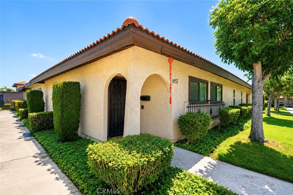 8952 Barcelona Property Photo 4