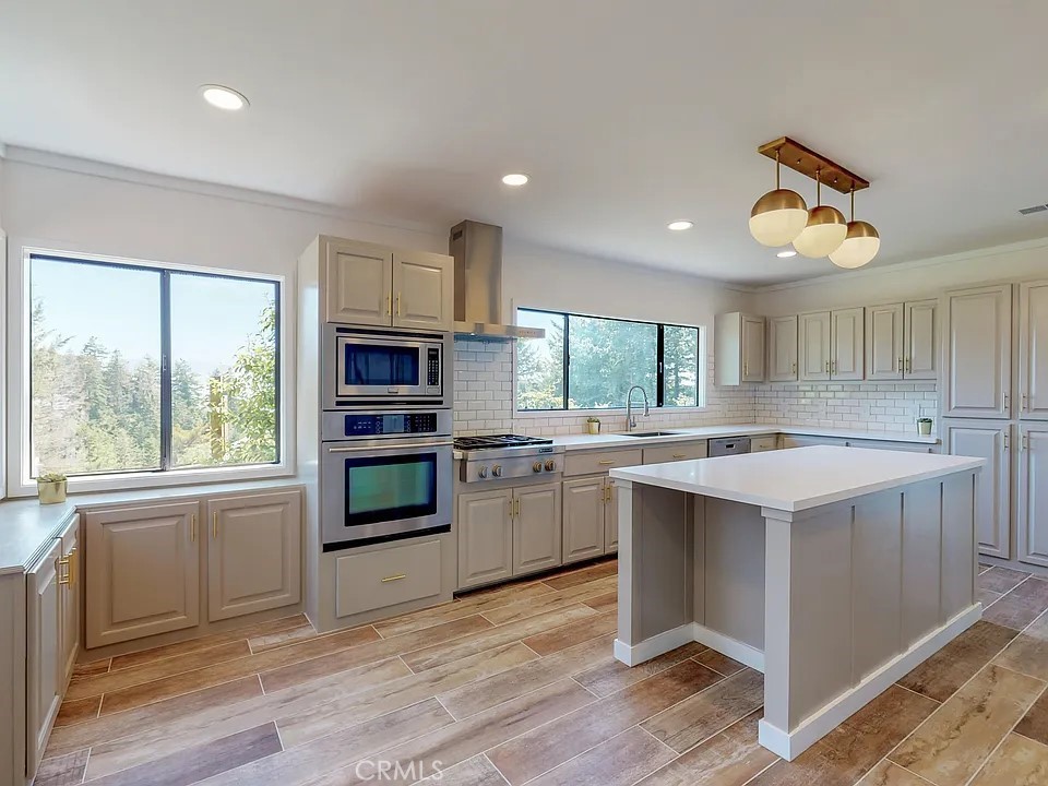 2551 Hillside Drive Property Photo 3