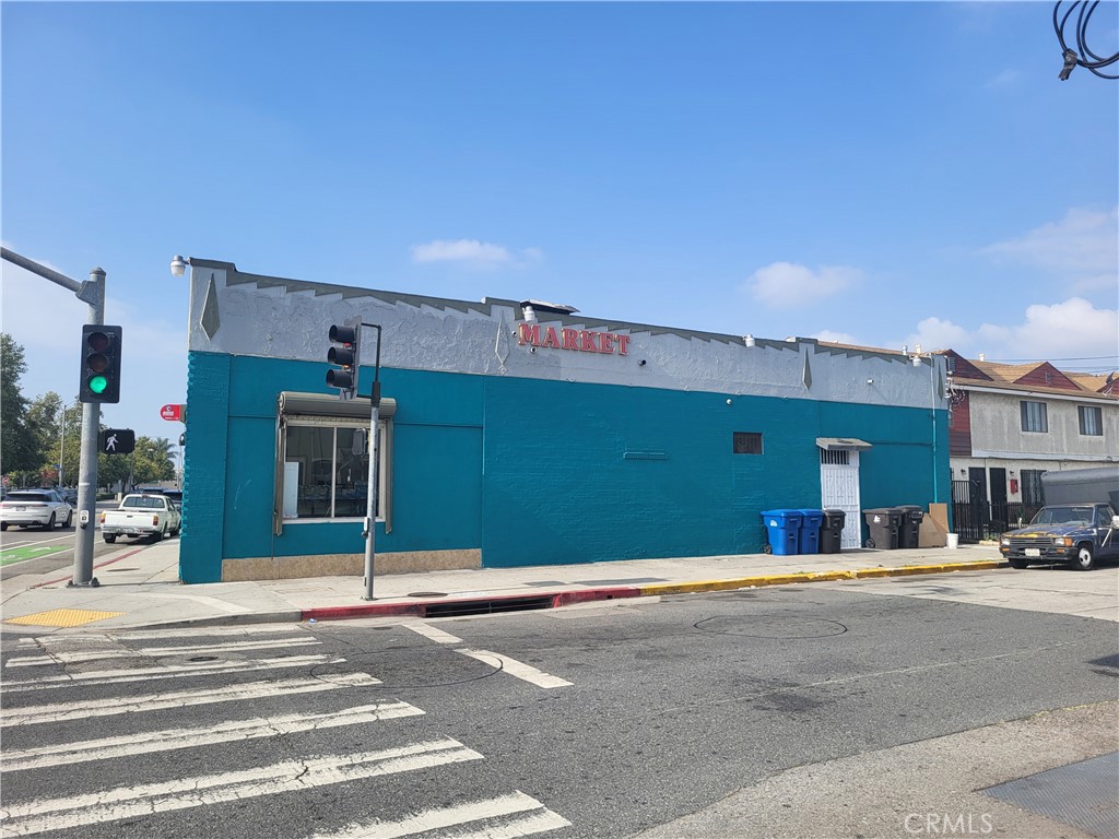 1631 Alamitos Avenue Property Photo 8