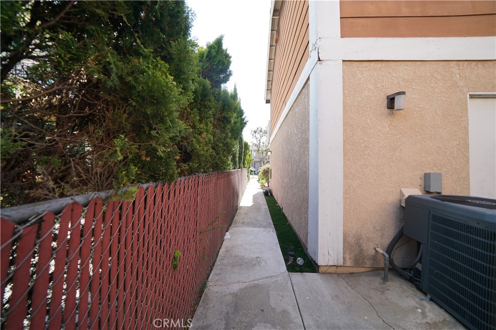 1735 Orizaba Avenue Property Photo 3