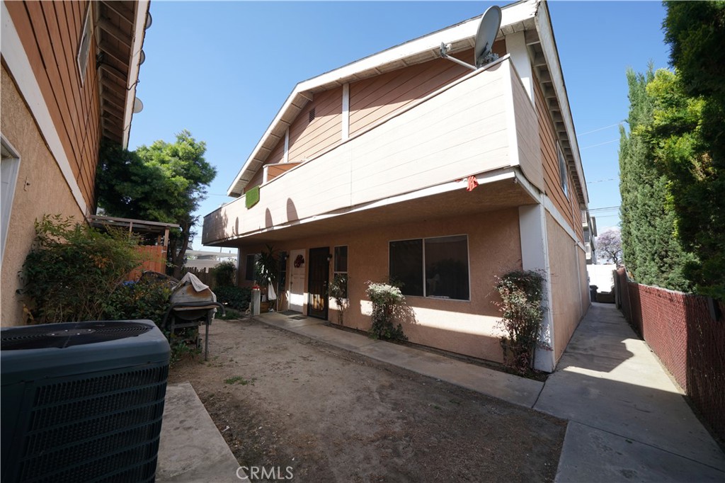 1735 Orizaba Avenue Property Photo 5