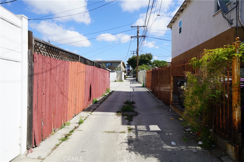 1735 Orizaba Avenue Property Photo 9
