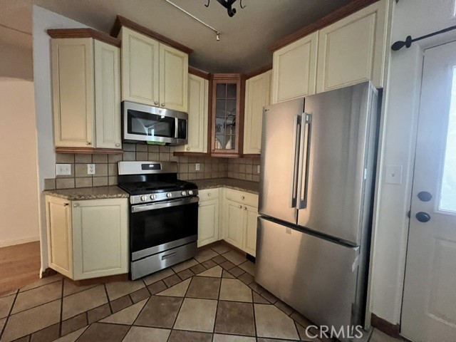 3220 E 2nd B Property Photo 7