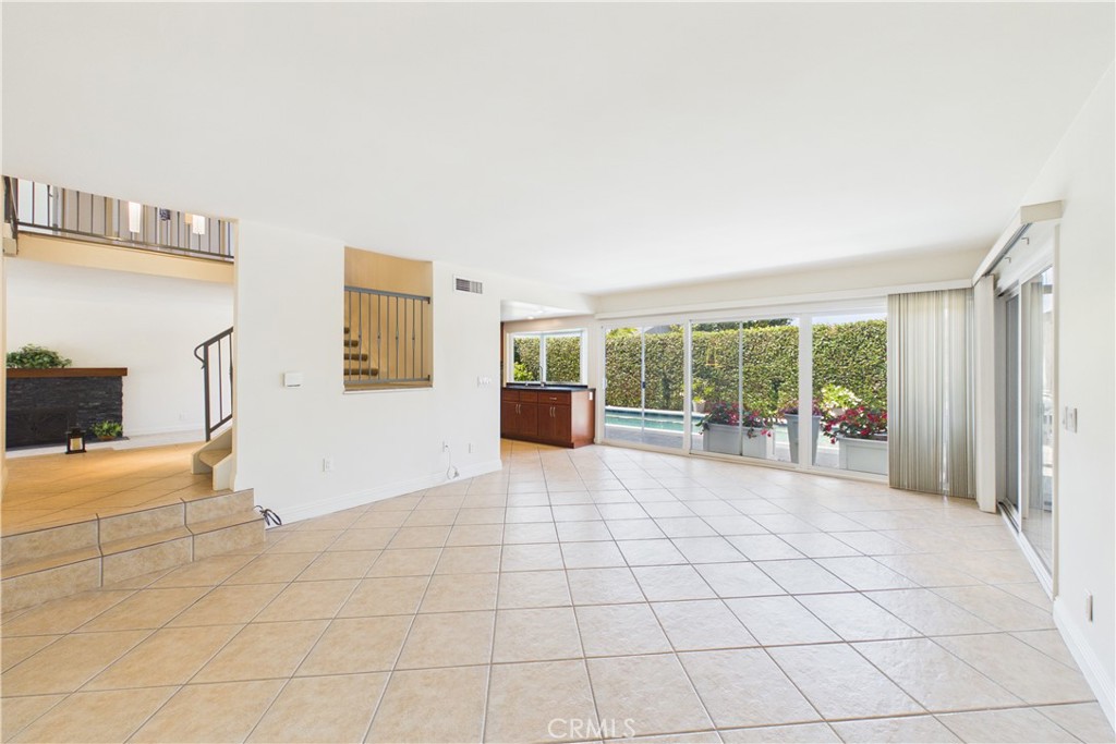 5089 Saratoga Avenue Property Photo 5