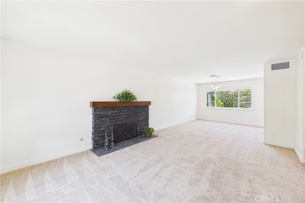 5089 Saratoga Avenue Property Photo 9