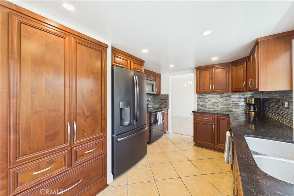 5089 Saratoga Avenue Property Photo 21