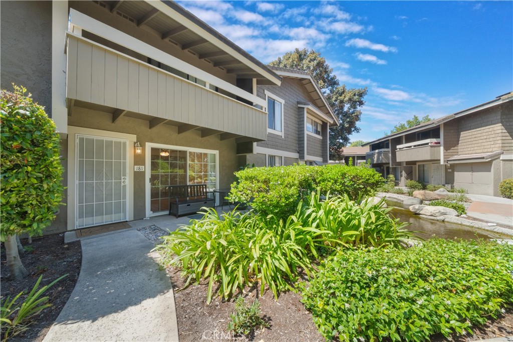 181 Streamwood Property Photo 1