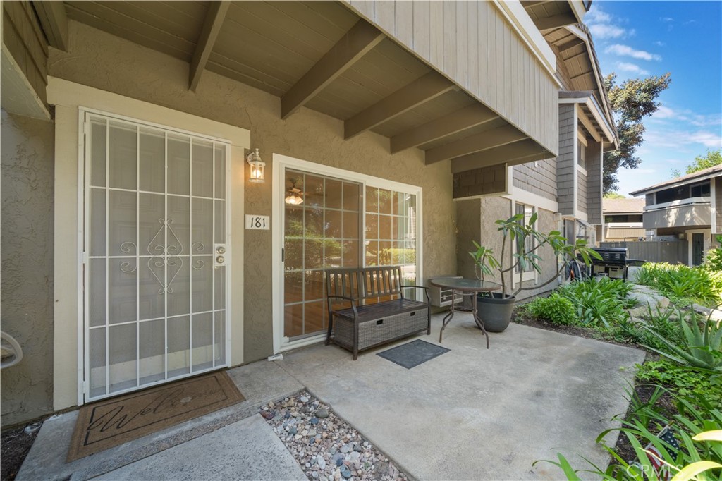 181 Streamwood Property Photo 2