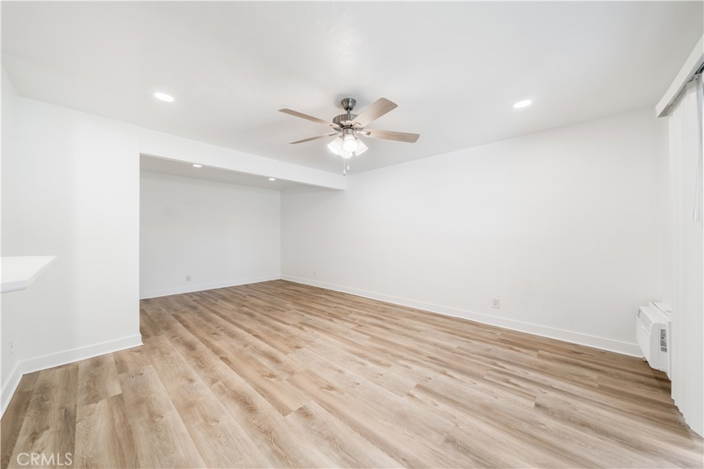 181 Streamwood Property Photo 4
