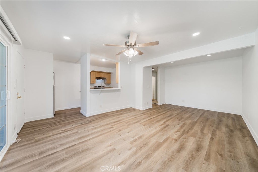 181 Streamwood Property Photo 5
