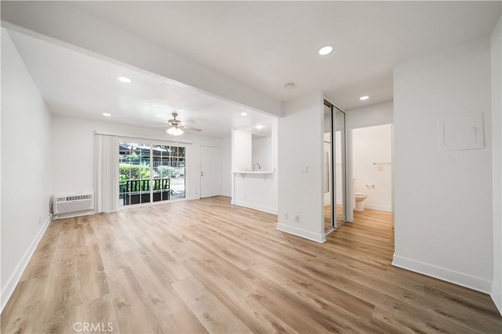 181 Streamwood Property Photo 6