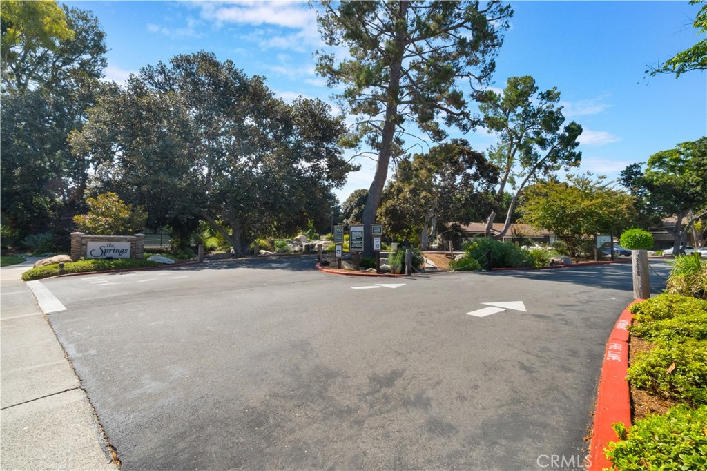 181 Streamwood Property Photo 14