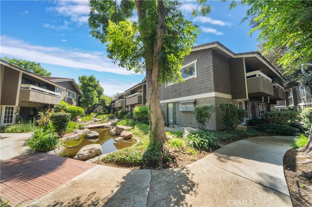181 Streamwood Property Photo 16