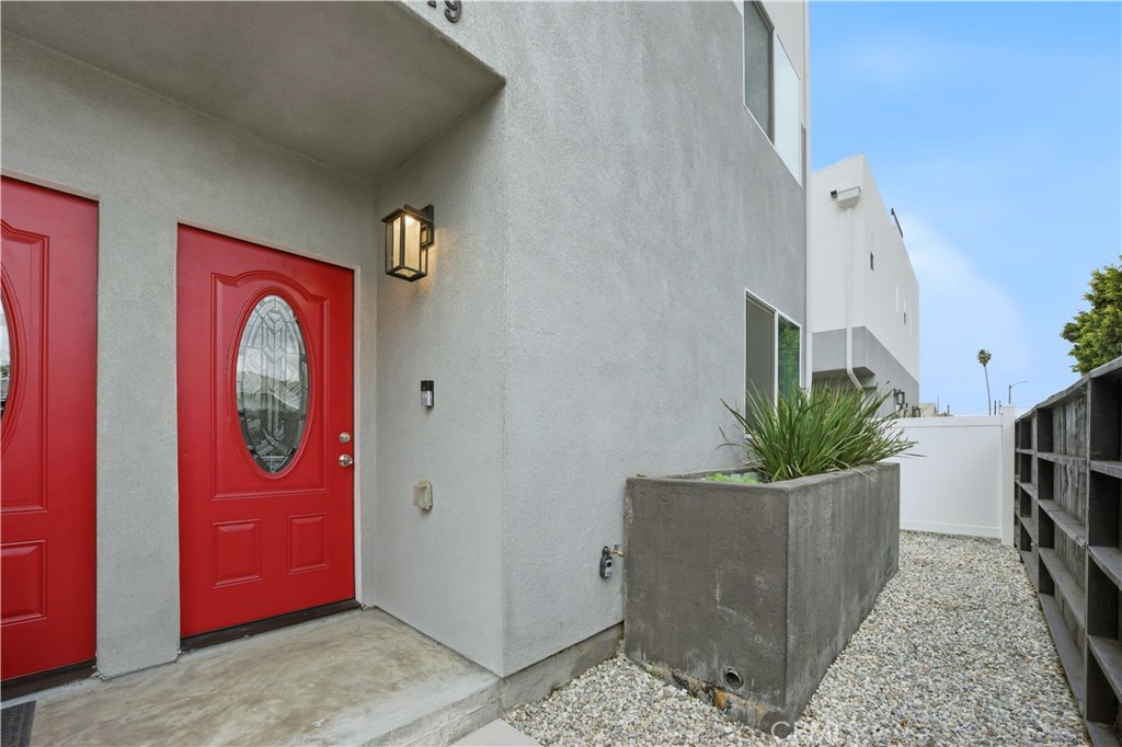 6919 S Menlo Property Photo 2