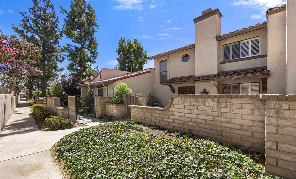 9766 El Paseo Property Photo 2