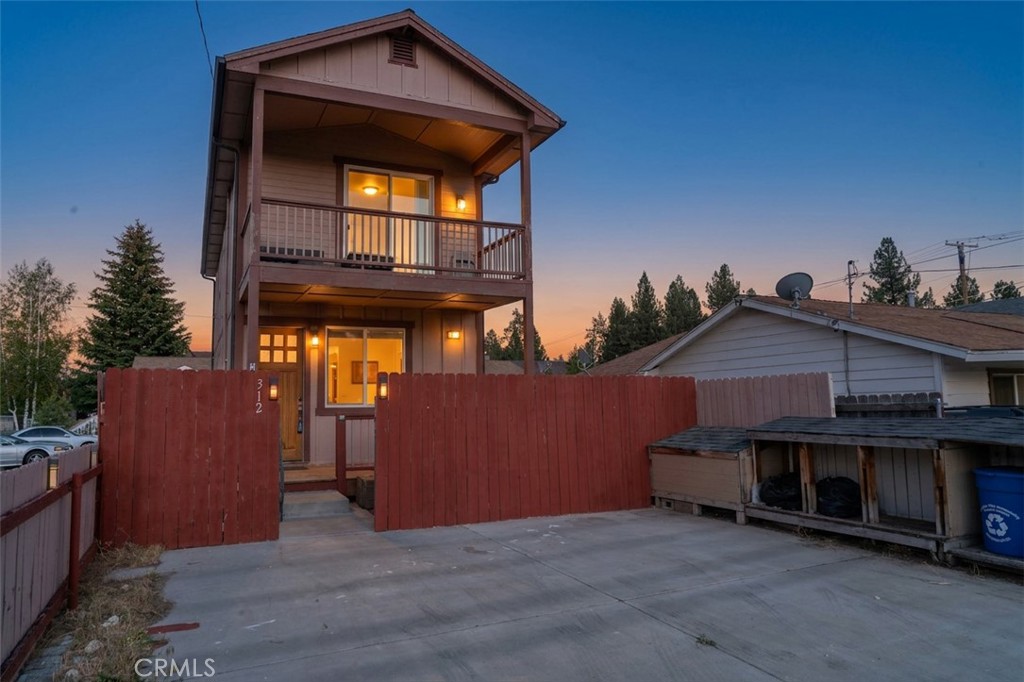 312 N Division Property Photo 1