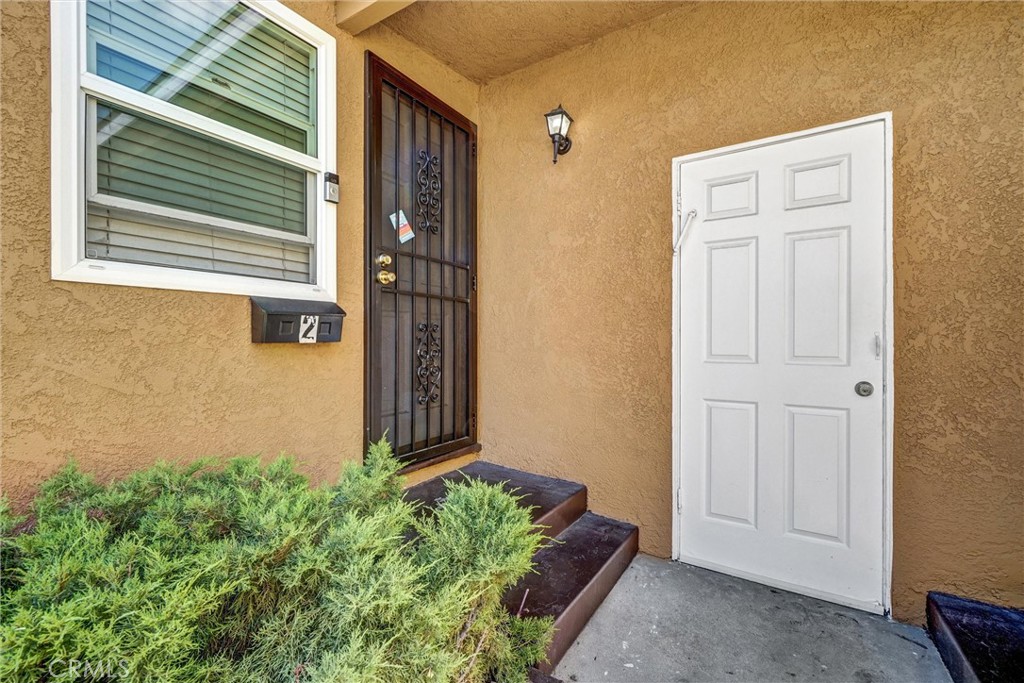 1065 E 19th Property Photo 5