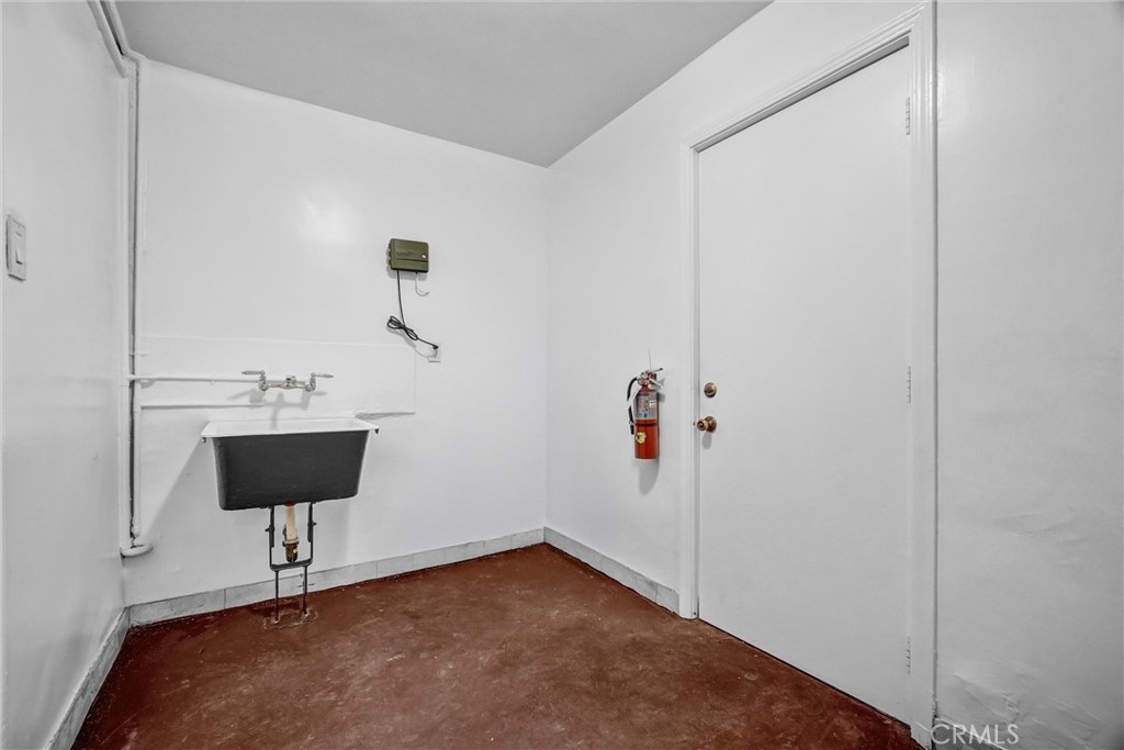 1065 E 19th Property Photo 16