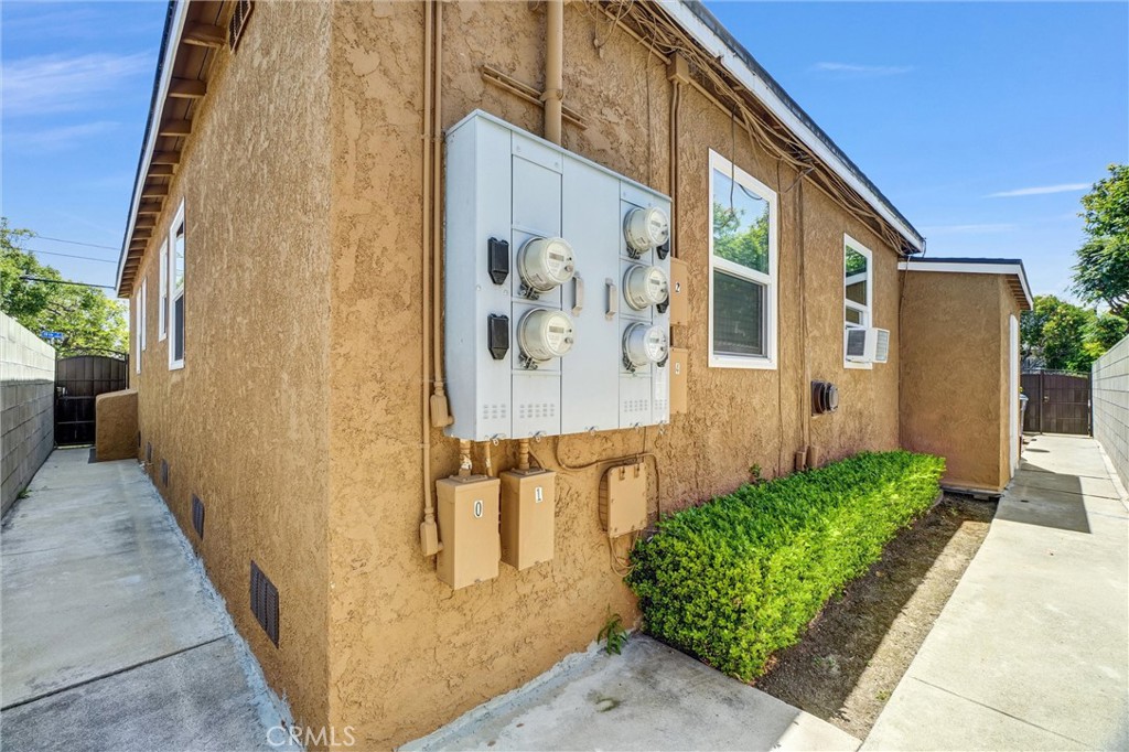 1065 E 19th Property Photo 18