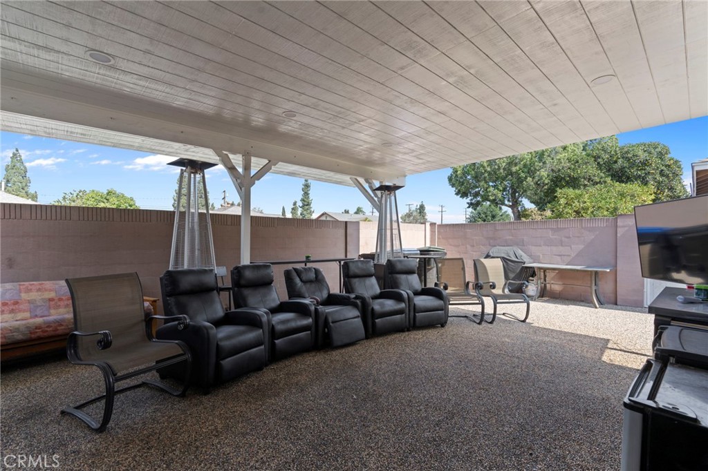 14402 Fairford Property Photo 3