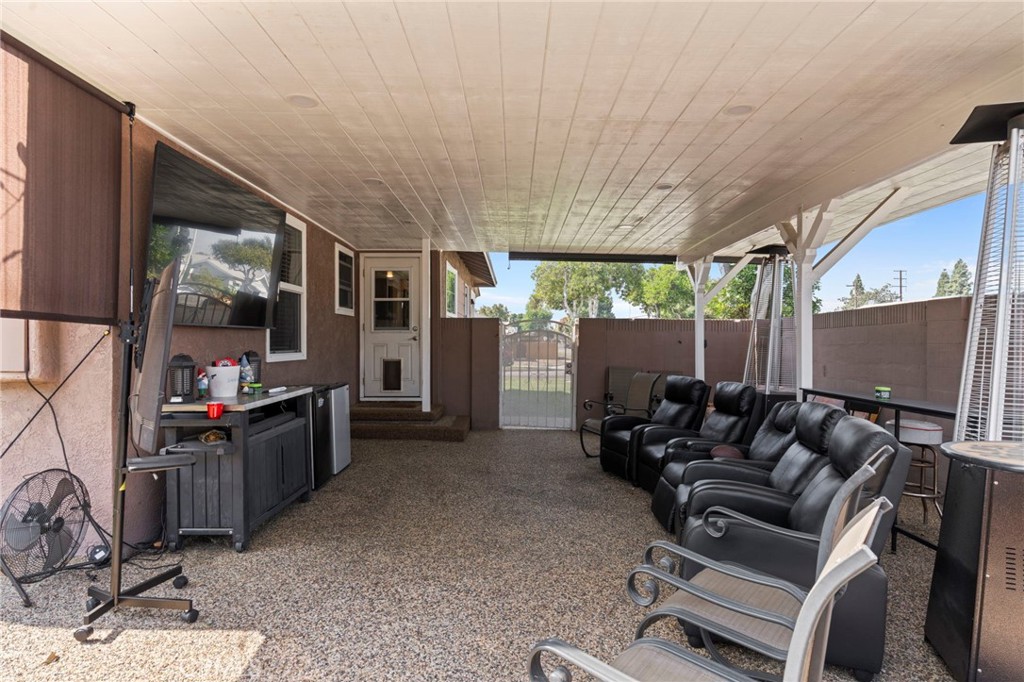 14402 Fairford Property Photo 4