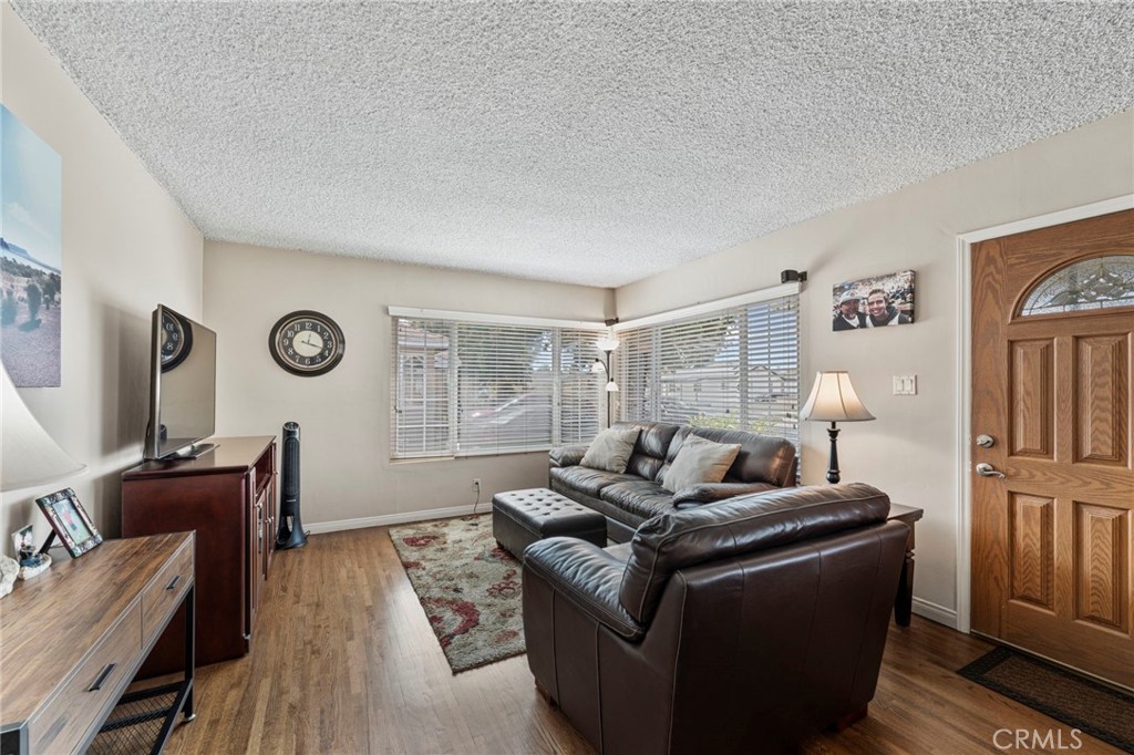 14402 Fairford Property Photo 7