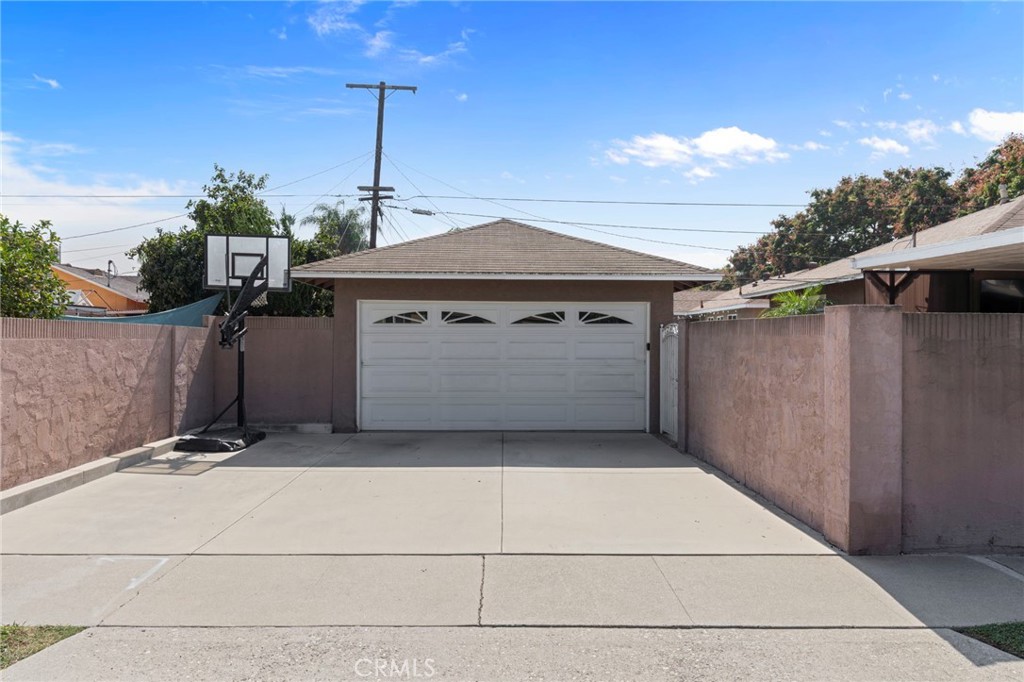14402 Fairford Property Photo 33