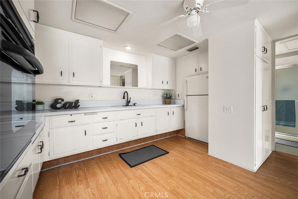 1562 Golden Rain Road 44d M2 Property Photo 25