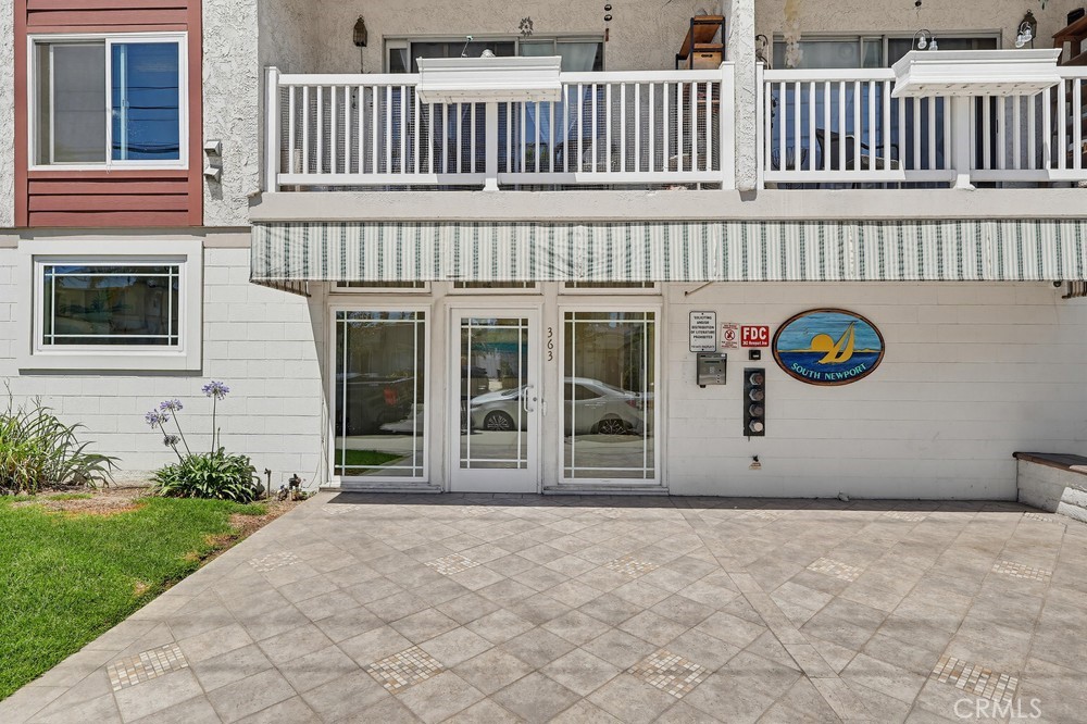 363 Newport Avenue 302 Property Photo 3