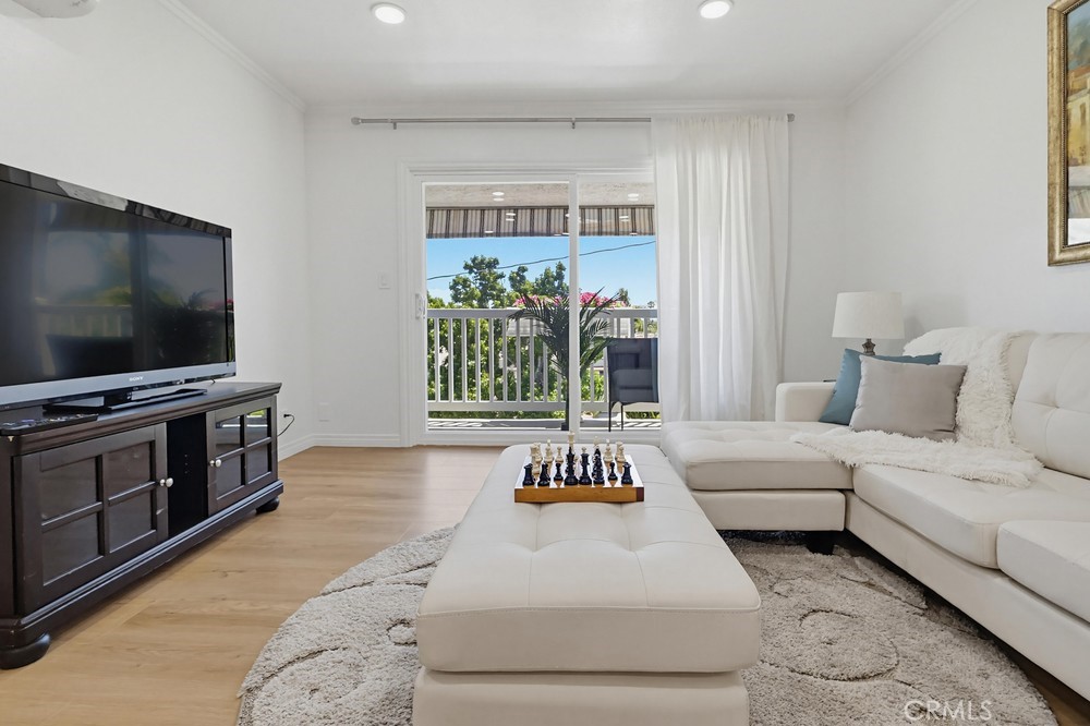 363 Newport Avenue 302 Property Photo 6